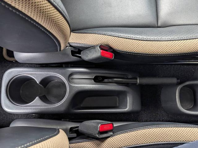 ジムニー ランドベンチャー　４ＷＤ　１０型ＡＴ　レザーシート　シートヒーター　フォグライト　ＥＴＣ　キーレス　電格ミラー　革巻ハンドル　ターボ　ドアバイザー　背面タイヤカバー　ミラーヒーター　フェンダーミラー　光軸調整ライト　純正１５ＡＷ　エアバック（62枚目）