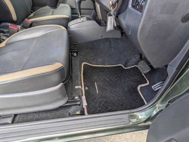 ジムニー ランドベンチャー　４ＷＤ　１０型ＡＴ　レザーシート　シートヒーター　フォグライト　ＥＴＣ　キーレス　電格ミラー　革巻ハンドル　ターボ　ドアバイザー　背面タイヤカバー　ミラーヒーター　フェンダーミラー　光軸調整ライト　純正１５ＡＷ　エアバック（65枚目）