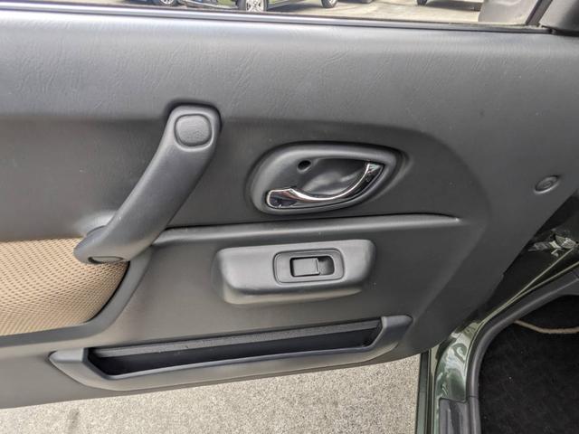 ジムニー ランドベンチャー　４ＷＤ　１０型ＡＴ　レザーシート　シートヒーター　フォグライト　ＥＴＣ　キーレス　電格ミラー　革巻ハンドル　ターボ　ドアバイザー　背面タイヤカバー　ミラーヒーター　フェンダーミラー　光軸調整ライト　純正１５ＡＷ　エアバック（71枚目）