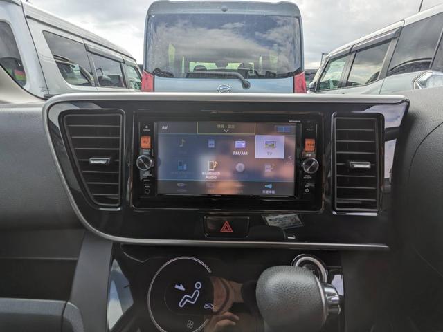 デイズルークス ハイウェイスター ターボ 純正SDナビ 両側パワードア 衝突軽減ブレーキ Bluetooth アラウンドビューモニター ドラレコ ETC フルセグTV HIDヘッドライト 革巻ハンドル 左バックテーブル フォグライト オートライト 純正15AW DVD再生(3枚目)