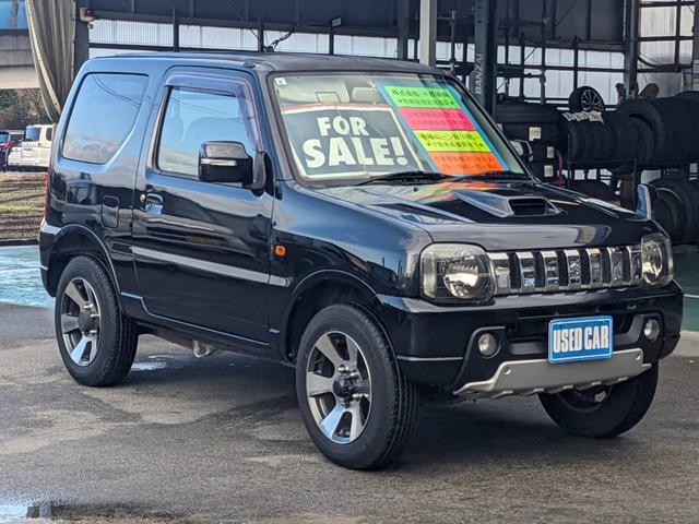 ジムニー クロスアドベンチャーＸＣ　４ＷＤ　８型５ＭＴ　ＳＤナビ　ＨＫＳ社外マフラー　ハーフレザーシート　シートヒーター　革巻ハンドル　背面タイヤカバー　純正１６ＡＷ　フォグライト　キーレス　ターボ　パワーウィンドウ　ミラーヒーター　電格ミラー　光軸調整ライト（5枚目）