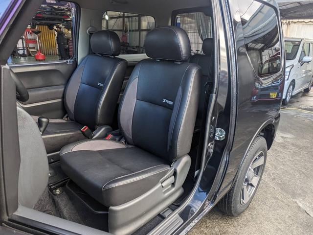 ジムニー クロスアドベンチャーＸＣ　４ＷＤ　８型５ＭＴ　ＳＤナビ　ＨＫＳ社外マフラー　ハーフレザーシート　シートヒーター　革巻ハンドル　背面タイヤカバー　純正１６ＡＷ　フォグライト　キーレス　ターボ　パワーウィンドウ　ミラーヒーター　電格ミラー　光軸調整ライト（16枚目）