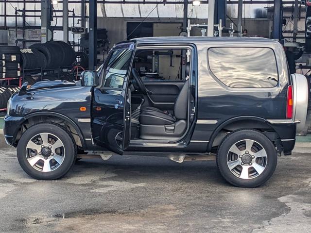 ジムニー クロスアドベンチャーＸＣ　４ＷＤ　８型５ＭＴ　ＳＤナビ　ＨＫＳ社外マフラー　ハーフレザーシート　シートヒーター　革巻ハンドル　背面タイヤカバー　純正１６ＡＷ　フォグライト　キーレス　ターボ　パワーウィンドウ　ミラーヒーター　電格ミラー　光軸調整ライト（38枚目）