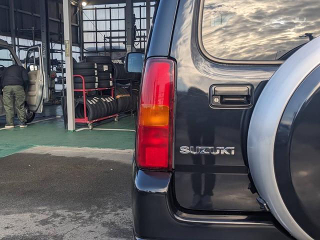 ジムニー クロスアドベンチャーＸＣ　４ＷＤ　８型５ＭＴ　ＳＤナビ　ＨＫＳ社外マフラー　ハーフレザーシート　シートヒーター　革巻ハンドル　背面タイヤカバー　純正１６ＡＷ　フォグライト　キーレス　ターボ　パワーウィンドウ　ミラーヒーター　電格ミラー　光軸調整ライト（42枚目）