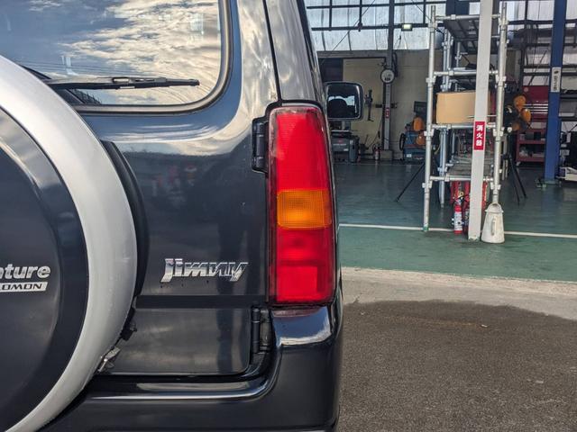 ジムニー クロスアドベンチャーＸＣ　４ＷＤ　８型５ＭＴ　ＳＤナビ　ＨＫＳ社外マフラー　ハーフレザーシート　シートヒーター　革巻ハンドル　背面タイヤカバー　純正１６ＡＷ　フォグライト　キーレス　ターボ　パワーウィンドウ　ミラーヒーター　電格ミラー　光軸調整ライト（43枚目）