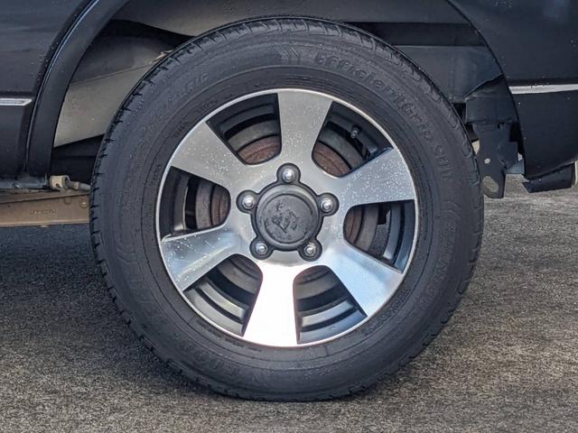 ジムニー クロスアドベンチャーＸＣ　４ＷＤ　８型５ＭＴ　ＳＤナビ　ＨＫＳ社外マフラー　ハーフレザーシート　シートヒーター　革巻ハンドル　背面タイヤカバー　純正１６ＡＷ　フォグライト　キーレス　ターボ　パワーウィンドウ　ミラーヒーター　電格ミラー　光軸調整ライト（50枚目）