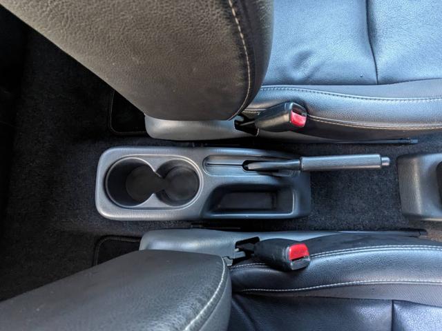 ジムニー クロスアドベンチャーＸＣ　４ＷＤ　８型５ＭＴ　ＳＤナビ　ＨＫＳ社外マフラー　ハーフレザーシート　シートヒーター　革巻ハンドル　背面タイヤカバー　純正１６ＡＷ　フォグライト　キーレス　ターボ　パワーウィンドウ　ミラーヒーター　電格ミラー　光軸調整ライト（61枚目）