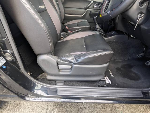 ジムニー クロスアドベンチャーＸＣ　４ＷＤ　８型５ＭＴ　ＳＤナビ　ＨＫＳ社外マフラー　ハーフレザーシート　シートヒーター　革巻ハンドル　背面タイヤカバー　純正１６ＡＷ　フォグライト　キーレス　ターボ　パワーウィンドウ　ミラーヒーター　電格ミラー　光軸調整ライト（63枚目）