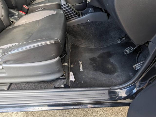 ジムニー クロスアドベンチャーＸＣ　４ＷＤ　８型５ＭＴ　ＳＤナビ　ＨＫＳ社外マフラー　ハーフレザーシート　シートヒーター　革巻ハンドル　背面タイヤカバー　純正１６ＡＷ　フォグライト　キーレス　ターボ　パワーウィンドウ　ミラーヒーター　電格ミラー　光軸調整ライト（64枚目）