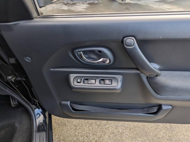 ジムニー クロスアドベンチャーＸＣ　４ＷＤ　８型５ＭＴ　ＳＤナビ　ＨＫＳ社外マフラー　ハーフレザーシート　シートヒーター　革巻ハンドル　背面タイヤカバー　純正１６ＡＷ　フォグライト　キーレス　ターボ　パワーウィンドウ　ミラーヒーター　電格ミラー　光軸調整ライト（65枚目）