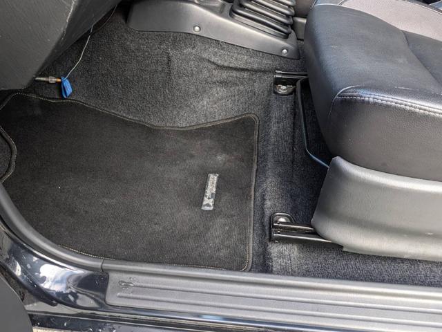 ジムニー クロスアドベンチャーＸＣ　４ＷＤ　８型５ＭＴ　ＳＤナビ　ＨＫＳ社外マフラー　ハーフレザーシート　シートヒーター　革巻ハンドル　背面タイヤカバー　純正１６ＡＷ　フォグライト　キーレス　ターボ　パワーウィンドウ　ミラーヒーター　電格ミラー　光軸調整ライト（69枚目）