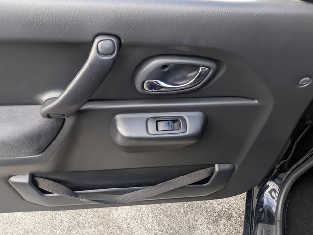 ジムニー クロスアドベンチャーＸＣ　４ＷＤ　８型５ＭＴ　ＳＤナビ　ＨＫＳ社外マフラー　ハーフレザーシート　シートヒーター　革巻ハンドル　背面タイヤカバー　純正１６ＡＷ　フォグライト　キーレス　ターボ　パワーウィンドウ　ミラーヒーター　電格ミラー　光軸調整ライト（70枚目）