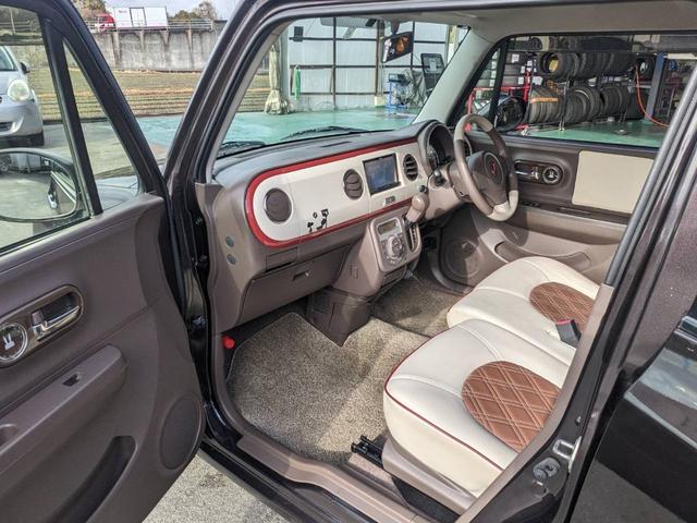 アルトラパンショコラ Ｘ　ＳＤナビ　Ｂｌｕｅｔｏｏｔｈ　ショコラ専用シート　フルセグＴＶ　革巻ハンドル　ＨＩＤヘッドライト　スマートキー　オートライト　盗難防止装置　ＤＶＤ再生　記録簿　アイドリングストップ　ドアバイザー　電格ミラー　集中ドアロック　ＡＢＳ　盗難防止装置（16枚目）