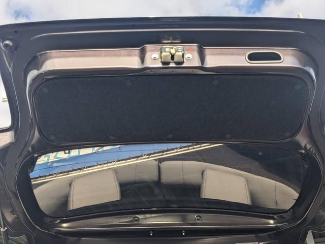 アルトラパンショコラ Ｘ　ＳＤナビ　Ｂｌｕｅｔｏｏｔｈ　ショコラ専用シート　フルセグＴＶ　革巻ハンドル　ＨＩＤヘッドライト　スマートキー　オートライト　盗難防止装置　ＤＶＤ再生　記録簿　アイドリングストップ　ドアバイザー　電格ミラー　集中ドアロック　ＡＢＳ　盗難防止装置（49枚目）