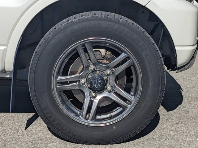 �������A���~�z�C�[���I�^�C���������������ߒ�Ă������܂�������]�̃��[�J�[�ւ̃^�C���������ЊO�z�C�[���ւ̕ύX�ȂǁA�����k�Ȃǂ��C�y�ɑ��k�������􂨋��߂₷�����i�ł���Ă����Ē����Ă���܂��i�O�E�O�j