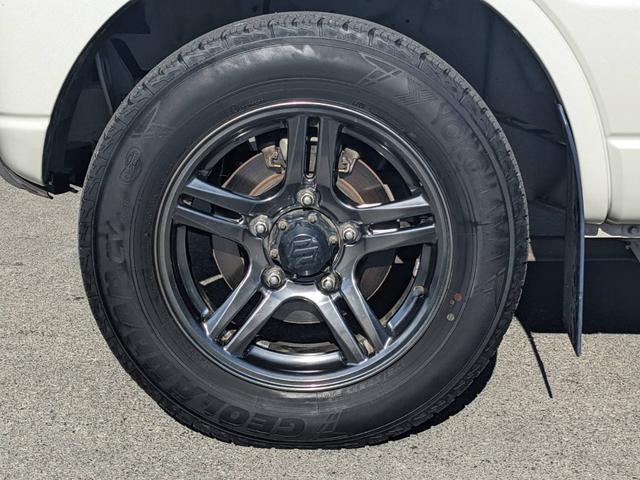 �������A���~�z�C�[���I�^�C���������������ߒ�Ă������܂�������]�̃��[�J�[�ւ̃^�C���������ЊO�z�C�[���ւ̕ύX�ȂǁA�����k�Ȃǂ��C�y�ɑ��k�������􂨋��߂₷�����i�ł���Ă����Ē����Ă���܂��i�O�E�O�j