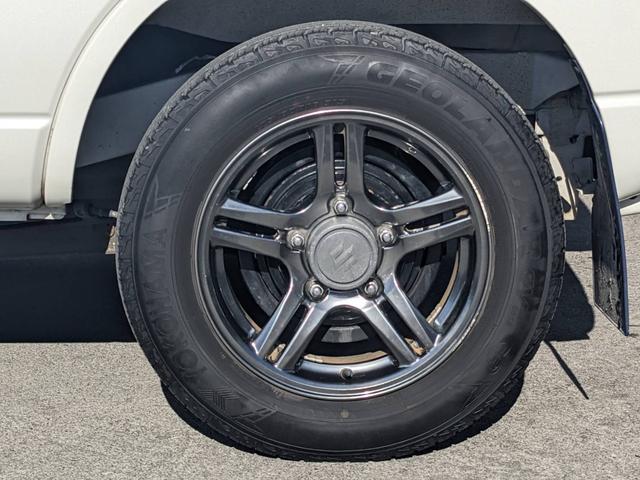 �������A���~�z�C�[���I�^�C���������������ߒ�Ă������܂�������]�̃��[�J�[�ւ̃^�C���������ЊO�z�C�[���ւ̕ύX�ȂǁA�����k�Ȃǂ��C�y�ɑ��k�������􂨋��߂₷�����i�ł���Ă����Ē����Ă���܂��i�O�E�O�j