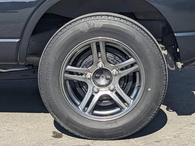 �������A���~�z�C�[���I�^�C���������������ߒ�Ă������܂�������]�̃��[�J�[�ւ̃^�C���������ЊO�z�C�[���ւ̕ύX�ȂǁA�����k�Ȃǂ��C�y�ɑ��k�������􂨋��߂₷�����i�ł���Ă����Ē����Ă���܂��i�O�E�O�j