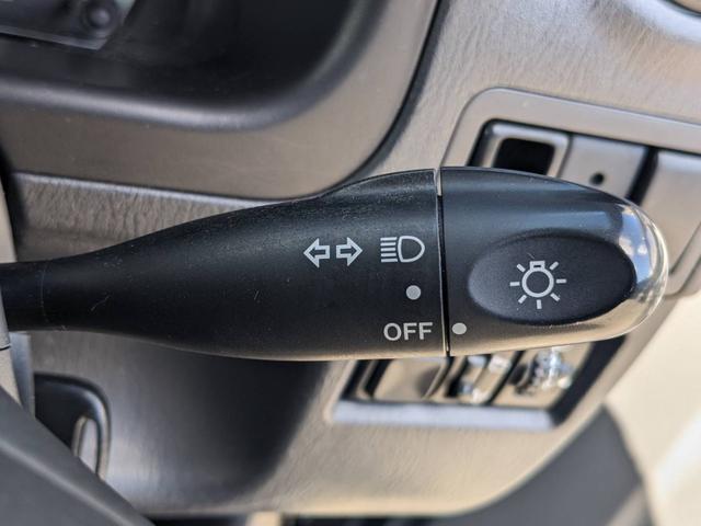 ���X�C�b�`���I�n���h���C����Ȃ����[�^�[�܂����������肵�Ă���܂��B�K���X���L�����E���ǂ��Ȃ�^�]���₷���R���f�B�V�����ɂȂ��Ă���܂��i�O�|�O�j�������G�A�o�b�N���t���Ă܂��I�I