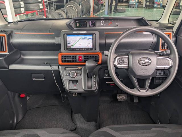 タント ファンクロス　ＳＤナビ　両側パワードア　衝突軽減ブレーキ　Ｂｌｕｅｔｏｏｔｈ　バックカメラ　ＥＴＣ　フルセグＴＶ　レーン逸脱警報　ＬＥＤヘッドライト　コーナーセンサー　電動Ｐブレーキ　ＵＳＢ入力　オートハイビーム　シートヒーター　純正１４ＡＷ　スマートキー（10枚目）