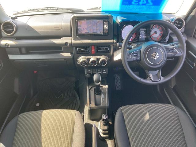 ジムニー ＸＣ　４ＷＤ　メモリーナビ　ＡＴ　衝突軽減ブレーキ　ＥＴＣ　クルーズコントロール　新車保証書　ＴＶ　シートヒーター　コーナーセンサー　アイドリングストップ　オートハイビーム　ＬＥＤヘッドライト　革巻ハンドル　レーン逸脱警報　純正１６ＡＷ　スマートキー　ＤＶＤ（10枚目）