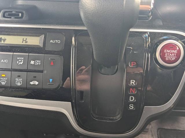 Ｎ－ＢＯＸカスタム Ｇ・ターボＬパッケージ　純正ＳＤナビ　両側パワードア　バックカメラ　ＥＴＣ　フルセグＴＶ　Ｂｌｕｅｔｏｏｔｈ　クルーズコントロール　ハーフレザーシート　純正１５ＡＷ　ＨＩＤヘッドライト　パドルシフト　革巻ハンドル　ステリモ　電格ミラー　ＬＥＤフォグライト（3枚目）