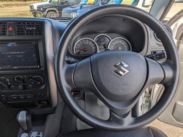 ジムニー XC 4WD 10型AT ディスプレイオーディオ Bluetooth ETC フォグライト ターボ 革調シートカバー ルーフキャリア サイドガード マッドガード 背面タイヤカバー ミラーヒーター 純正16AW ルーフレール P/W 電格ミラー(12枚目)