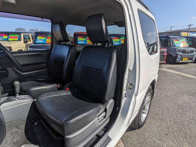 ジムニー XC 4WD 10型AT ディスプレイオーディオ Bluetooth ETC フォグライト ターボ 革調シートカバー ルーフキャリア サイドガード マッドガード 背面タイヤカバー ミラーヒーター 純正16AW ルーフレール P/W 電格ミラー(16枚目)