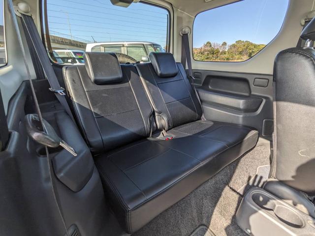 ジムニー XC 4WD 10型AT ディスプレイオーディオ Bluetooth ETC フォグライト ターボ 革調シートカバー ルーフキャリア サイドガード マッドガード 背面タイヤカバー ミラーヒーター 純正16AW ルーフレール P/W 電格ミラー(17枚目)