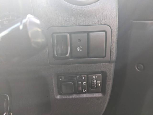 ジムニー ランドベンチャー　４ＷＤ　１０型ＡＴ　ＳＤナビ　フルセグＴＶ　Ｂｌｕｅｔｏｏｔｈ　ＥＴＣ　ステリモ　電格ミラー　シートヒーター　革巻ハンドル　ターボ　レザーシート　純正１６ＡＷ　ミラーヒーター　背面タイヤカバー　ＤＶＤ　ドアバイザー　パワステ　パワーウィンドウ（3枚目）