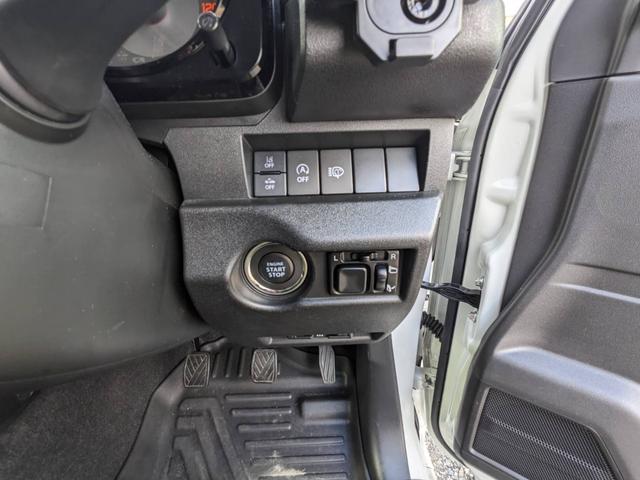 ジムニー ＸＣ　４ＷＤ　５ＭＴ　リフトアップ　衝突軽減ブレーキ　シートヒーター　レーン逸脱警報　クルーズコントロール　ＥＴＣ　ＬＥＤヘッドライト　ヘッドライトウォッシャー　背面タイヤ　アイドリングストップ　新車保証書　革巻ハンドル　社外１６ＡＷ　ターボ（2枚目）