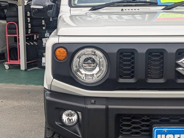 ジムニー ＸＣ　４ＷＤ　５ＭＴ　リフトアップ　衝突軽減ブレーキ　シートヒーター　レーン逸脱警報　クルーズコントロール　ＥＴＣ　ＬＥＤヘッドライト　ヘッドライトウォッシャー　背面タイヤ　アイドリングストップ　新車保証書　革巻ハンドル　社外１６ＡＷ　ターボ（12枚目）