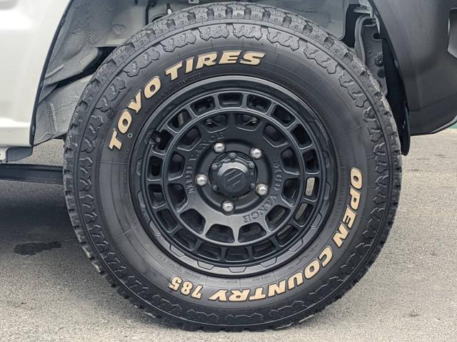 ジムニー ＸＣ　４ＷＤ　５ＭＴ　リフトアップ　衝突軽減ブレーキ　シートヒーター　レーン逸脱警報　クルーズコントロール　ＥＴＣ　ＬＥＤヘッドライト　ヘッドライトウォッシャー　背面タイヤ　アイドリングストップ　新車保証書　革巻ハンドル　社外１６ＡＷ　ターボ（32枚目）