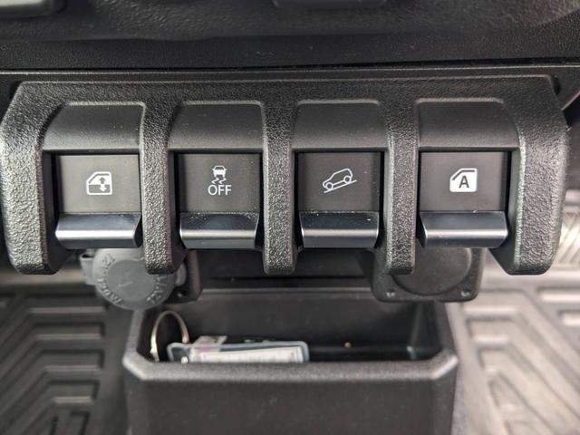 ジムニー ＸＣ　４ＷＤ　５ＭＴ　リフトアップ　衝突軽減ブレーキ　シートヒーター　レーン逸脱警報　クルーズコントロール　ＥＴＣ　ＬＥＤヘッドライト　ヘッドライトウォッシャー　背面タイヤ　アイドリングストップ　新車保証書　革巻ハンドル　社外１６ＡＷ　ターボ（45枚目）