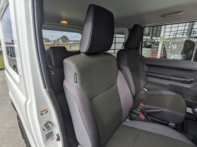 ジムニー ＸＣ　４ＷＤ　５ＭＴ　リフトアップ　衝突軽減ブレーキ　シートヒーター　レーン逸脱警報　クルーズコントロール　ＥＴＣ　ＬＥＤヘッドライト　ヘッドライトウォッシャー　背面タイヤ　アイドリングストップ　新車保証書　革巻ハンドル　社外１６ＡＷ　ターボ（49枚目）