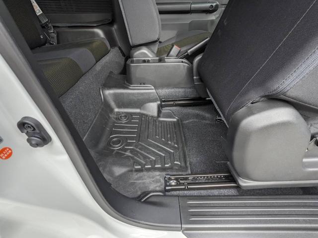 ジムニー ＸＣ　４ＷＤ　５ＭＴ　リフトアップ　衝突軽減ブレーキ　シートヒーター　レーン逸脱警報　クルーズコントロール　ＥＴＣ　ＬＥＤヘッドライト　ヘッドライトウォッシャー　背面タイヤ　アイドリングストップ　新車保証書　革巻ハンドル　社外１６ＡＷ　ターボ（61枚目）