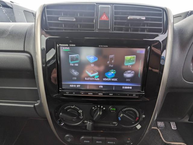 ジムニー ランドベンチャー　４ＷＤ　１０型５ＭＴ　ＳＤナビ　Ｂｌｕｅｔｏｏｔｈ　フルセグ　シートヒーター　ＬＥＤヘッドライト　ミラー型ドラレコ　ＥＴＣ　マッドガード　フォグライト　キーレス　電格ミラー　ドアバイザー　純正１６ＡＷ　背面タイヤカバー　革巻ハンドル（2枚目）