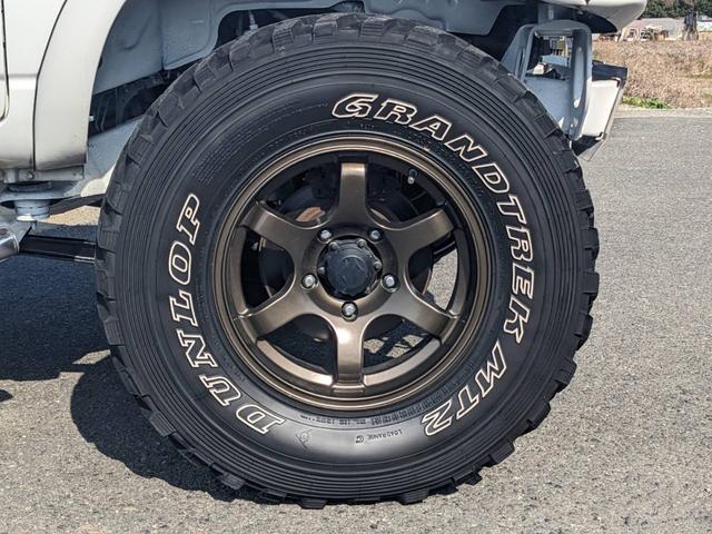 ���ЊO�A���~�z�C�[���I�^�C���������������ߒ�Ă������܂�������]�̃��[�J�[�ւ̃^�C���������ЊO�z�C�[���ւ̕ύX�ȂǁA�����k�Ȃǂ��C�y�ɑ��k�������􂨋��߂₷�����i�ł���Ă����Ē����Ă���܂��i�O�E�O�j