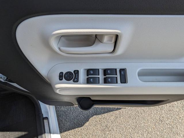 ムーヴキャンバス ストライプスX SDナビ 両側パワードア 衝突軽減ブレーキ TV コーナーセンサー ETC オートハイビーム レーン逸脱警報 オートライト 電格ミラー ドアバイザー プッシュスタート スマートキー 光軸調整ライト フロアマット CD ABS 横滑り防止装置(66枚目)