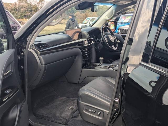 ＬＸ ＬＸ５７０　４ＷＤ　社外エアロ　黒革シート　マークレビンソン　サンルーフ　純正ナビ　シートヒーター＆クーラー　電動シート　クールＢＯＸ　電動リアゲート　Ｂｌｕｅｔｏｏｔｈ　２．０ＥＴＣ　フルセグＴＶ　全方位カメラ　ＨＵＤ　ＡＣ１００Ｖ　クルコン（10枚目）