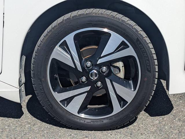 �������A���~�z�C�[���I�^�C���������������ߒ�Ă������܂�������]�̃��[�J�[�ւ̃^�C���������ЊO�z�C�[���ւ̕ύX�ȂǁA�����k�Ȃǂ��C�y�ɑ��k�������􂨋��߂₷�����i�ł���Ă����Ē����Ă���܂��i�O�E�O�j