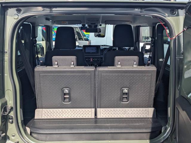 ジムニー XC 4WD 5MT SDナビ 衝突軽減ブレーキ Bluetooth フルセグTV ドラレコ ルーフキャリア ETC クルーズコントロール レーン逸脱警報 シートヒーター LEDヘッドライト リアマッドフラップ オートライト ターボ 背面タイヤカバー(9枚目)