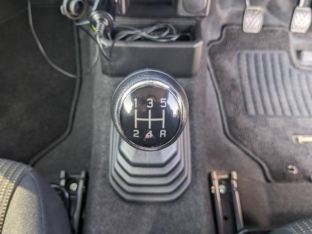 ジムニー XC 4WD 5MT SDナビ 衝突軽減ブレーキ Bluetooth フルセグTV ドラレコ ルーフキャリア ETC クルーズコントロール レーン逸脱警報 シートヒーター LEDヘッドライト リアマッドフラップ オートライト ターボ 背面タイヤカバー(11枚目)