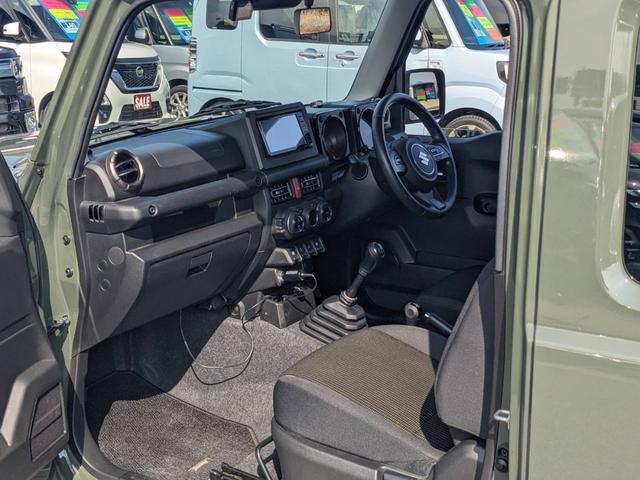 ジムニー XC 4WD 5MT SDナビ 衝突軽減ブレーキ Bluetooth フルセグTV ドラレコ ルーフキャリア ETC クルーズコントロール レーン逸脱警報 シートヒーター LEDヘッドライト リアマッドフラップ オートライト ターボ 背面タイヤカバー(15枚目)