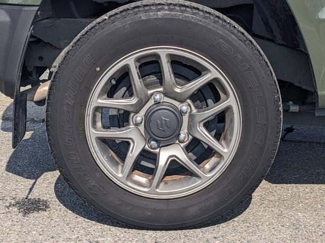 ジムニー XC 4WD 5MT SDナビ 衝突軽減ブレーキ Bluetooth フルセグTV ドラレコ ルーフキャリア ETC クルーズコントロール レーン逸脱警報 シートヒーター LEDヘッドライト リアマッドフラップ オートライト ターボ 背面タイヤカバー(49枚目)