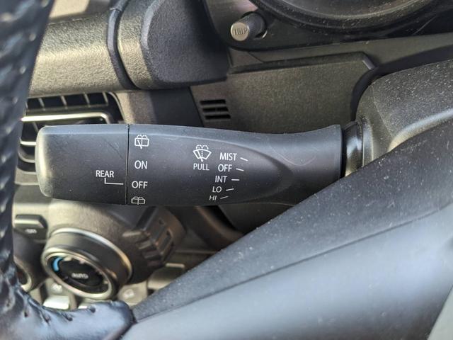 ジムニー XC 4WD 5MT SDナビ 衝突軽減ブレーキ Bluetooth フルセグTV ドラレコ ルーフキャリア ETC クルーズコントロール レーン逸脱警報 シートヒーター LEDヘッドライト リアマッドフラップ オートライト ターボ 背面タイヤカバー(60枚目)