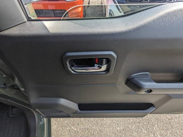 ジムニー XC 4WD 5MT SDナビ 衝突軽減ブレーキ Bluetooth フルセグTV ドラレコ ルーフキャリア ETC クルーズコントロール レーン逸脱警報 シートヒーター LEDヘッドライト リアマッドフラップ オートライト ターボ 背面タイヤカバー(70枚目)