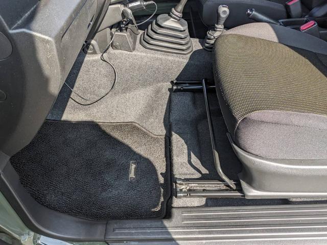 ジムニー XC 4WD 5MT SDナビ 衝突軽減ブレーキ Bluetooth フルセグTV ドラレコ ルーフキャリア ETC クルーズコントロール レーン逸脱警報 シートヒーター LEDヘッドライト リアマッドフラップ オートライト ターボ 背面タイヤカバー(74枚目)