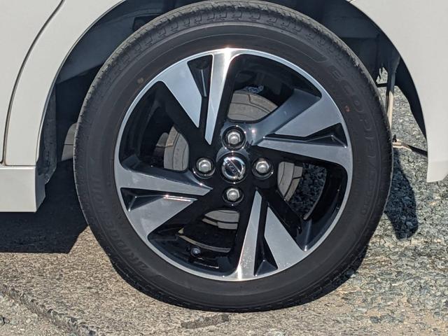 �������A���~�z�C�[���I�^�C���������������ߒ�Ă������܂�������]�̃��[�J�[�ւ̃^�C���������ЊO�z�C�[���ւ̕ύX�ȂǁA�����k�Ȃǂ��C�y�ɑ��k�������􂨋��߂₷�����i�ł���Ă����Ē����Ă���܂��i�O�E�O�j