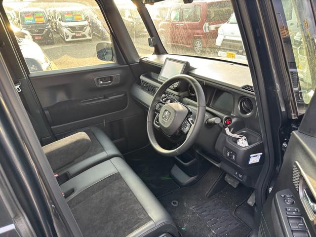 Ｎ－ＢＯＸカスタム ターボ　純正８インチナビ　両側パワードア　衝突軽減ブレーキ　Ｂｌｕｅｔｏｏｔｈ　バックカメラ　ドラレコ　フルセグ　ＥＴＣ　シートヒーター　クルコン　パドルシフト　純正１５ＡＷ　ハーフレザーシート　ＵＳＢ入力　電動Ｐブレーキ　コーナーセンサー　オートハイビーム（2枚目）